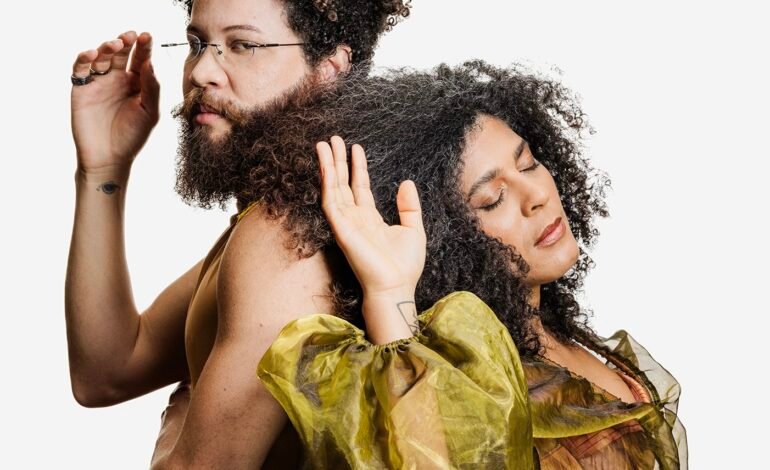 Os cantores Martins e Josyara lançam em 5 de dezembro