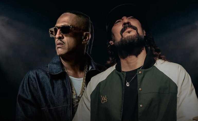 Mano Brown (à esquerda) é um dos convidados da gravação
