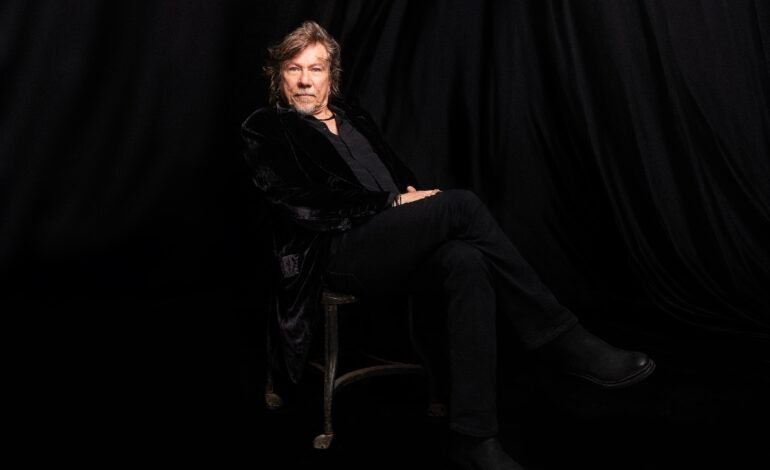 O cantor e compositor Lenine lançou na sexta-feira