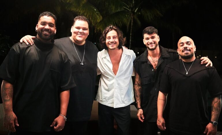 Tiago Iorc relançou em 18 de novembro a canção “Amei