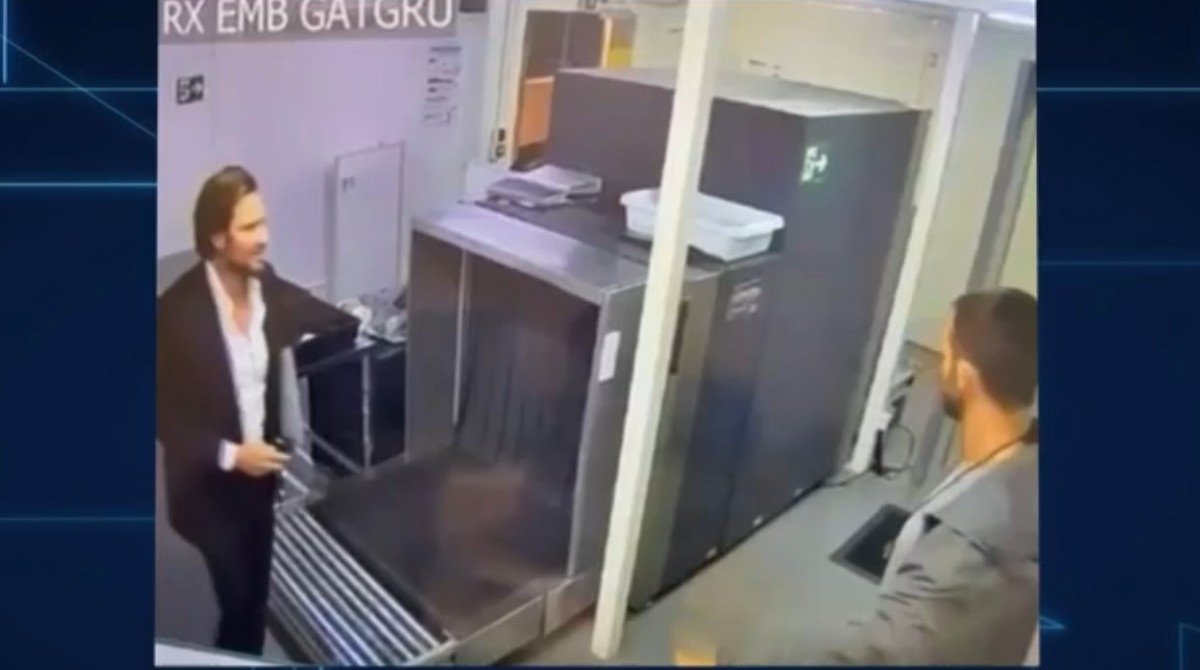 Operação da Polícia Federal prende banqueiro Daniel Vorcaro