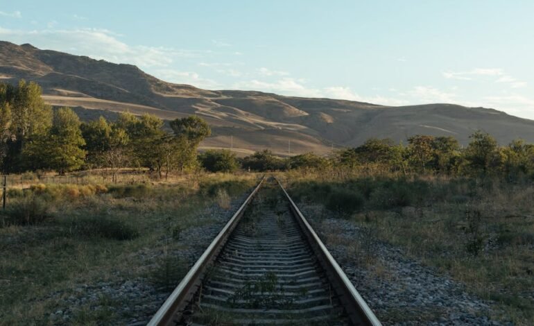 Robô humanoide russo aidol cai durante apresentação em mosco