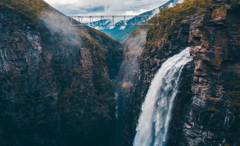 Vídeos que mostram um ônibus sendo erguido por