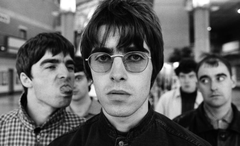 Dezesseis anos após o fim do Oasis, os irmãos Liam