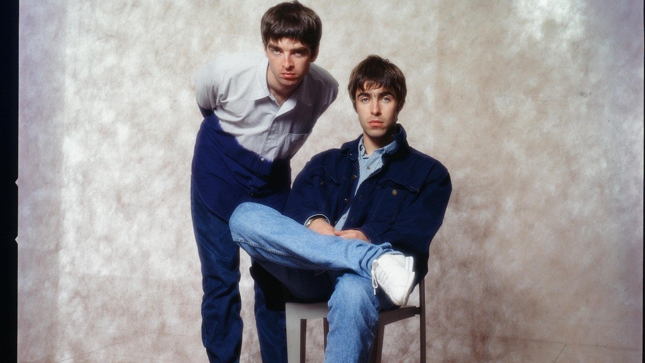 Irmãos gallagher do oasis criticaram artistas como blur cold