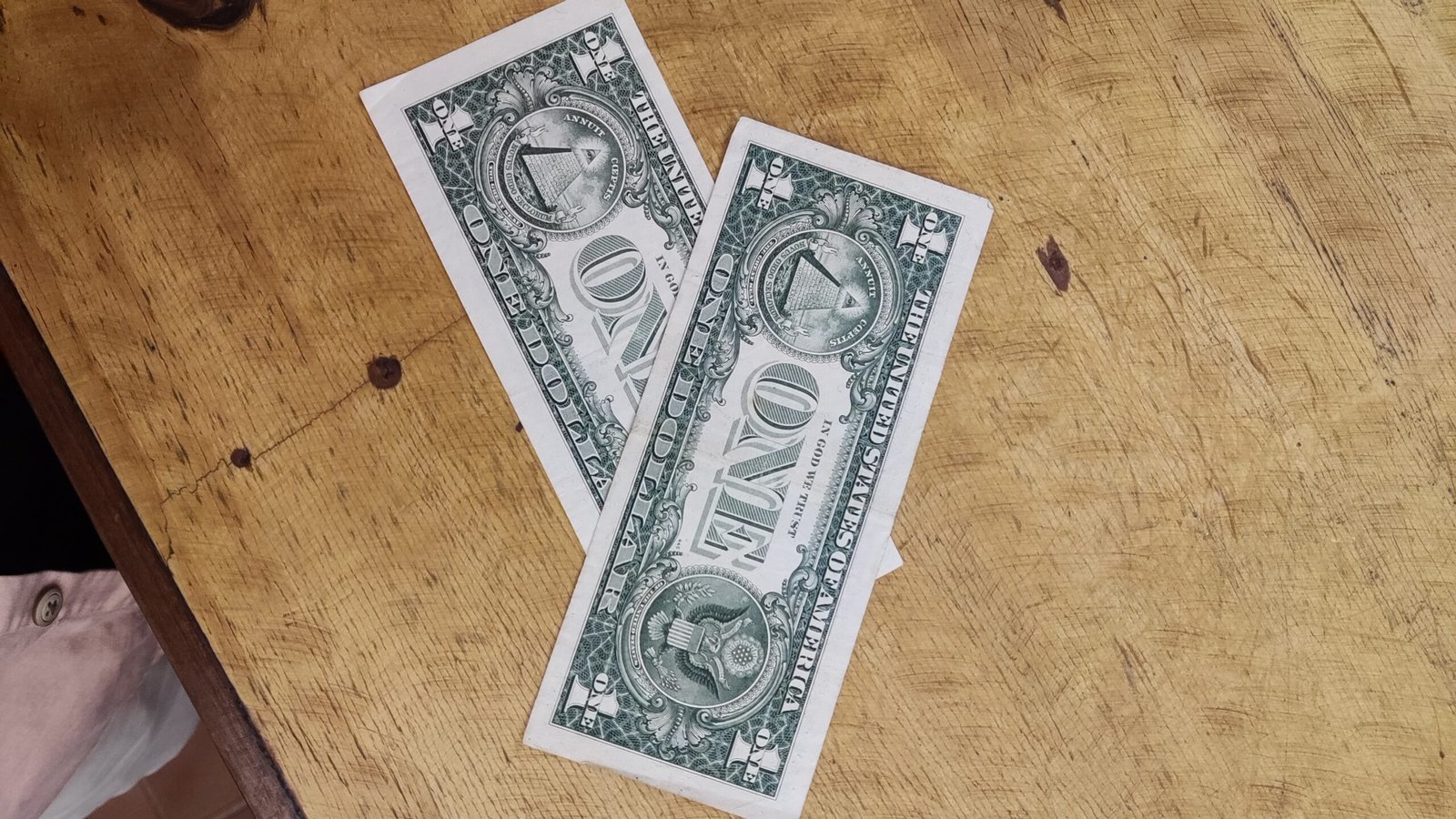 Entenda o que faz o preço do dólar