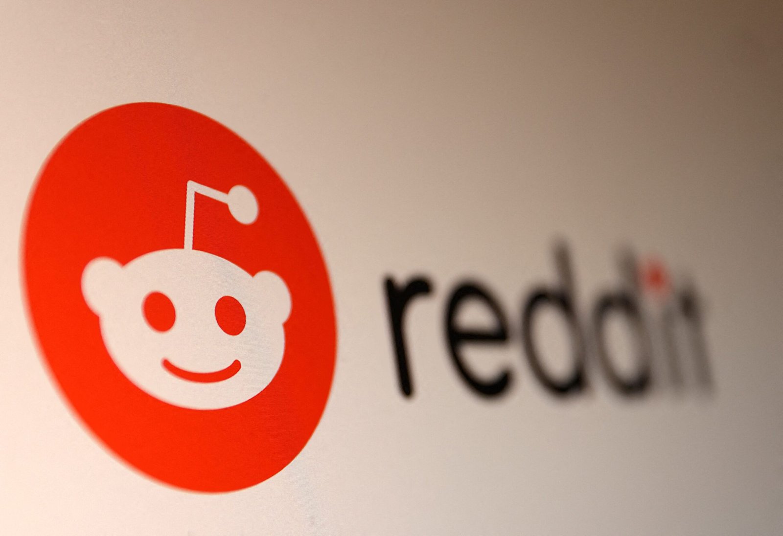 Reddit processa governo australiano para derrubar proibição