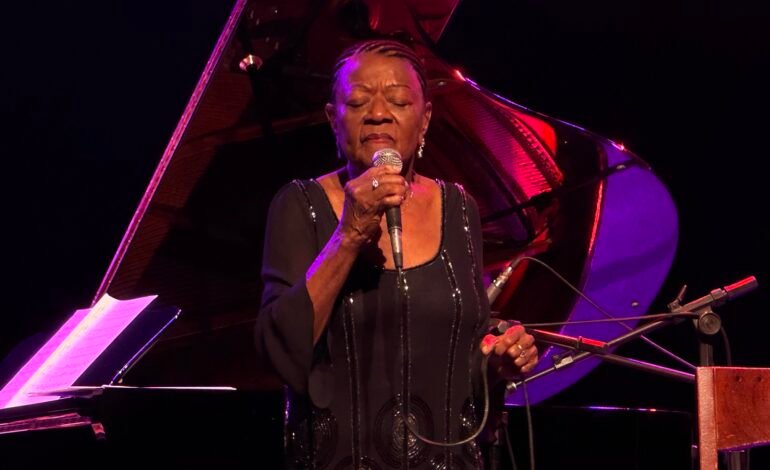 A cantora Alaíde Costa celebrou seus 90 anos