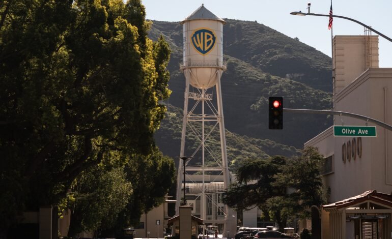 Paramount e netflix disputam compra da warner bros. Discover