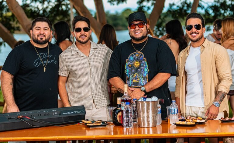 As duplas Os Barões da Pisadinha e Iguinho & Lulinha