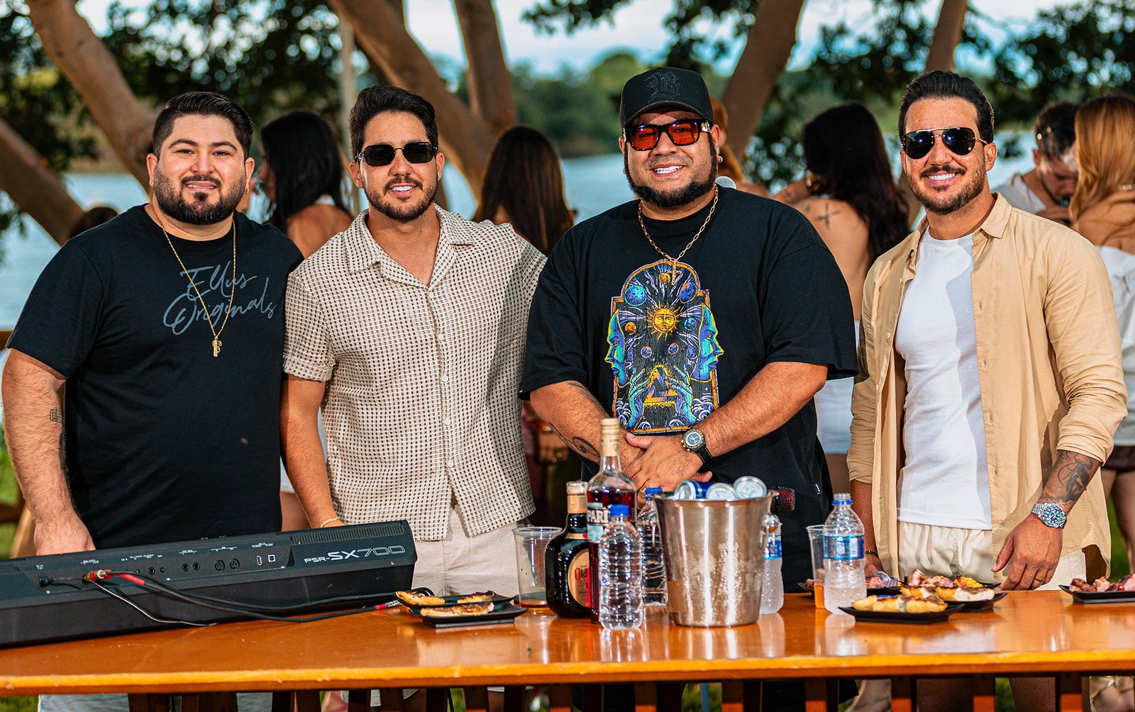 As duplas Os Barões da Pisadinha e Iguinho & Lulinha