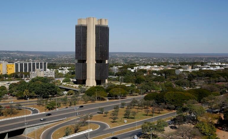 Os analistas do mercado financeiro revisaram para baixo as p