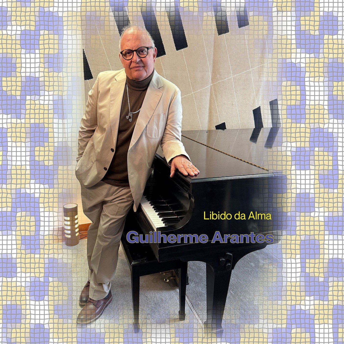 O cantor, compositor e multi-instrumentista paulista Guilher