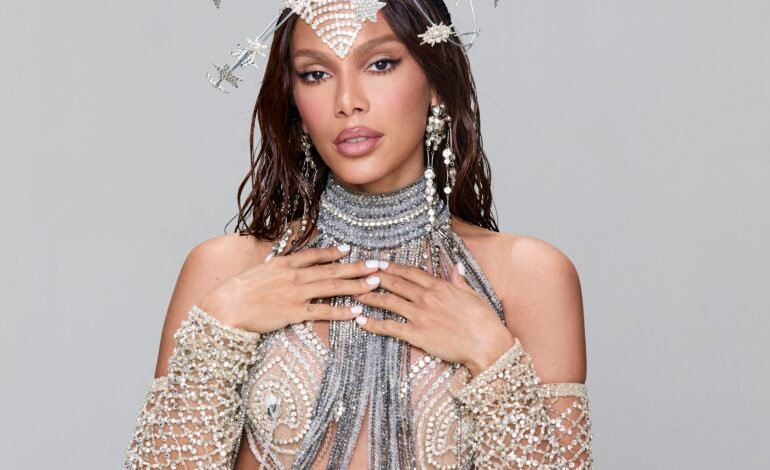 Anitta lançou nesta quinta-feira (4) o EP “Ensaios