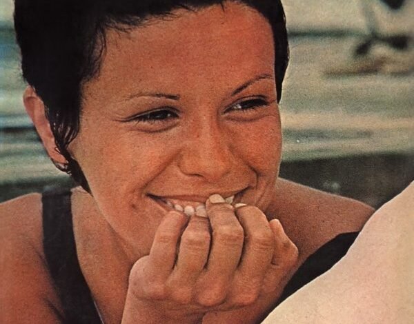 A cantora espanhola Rosalía comprou um álbum de