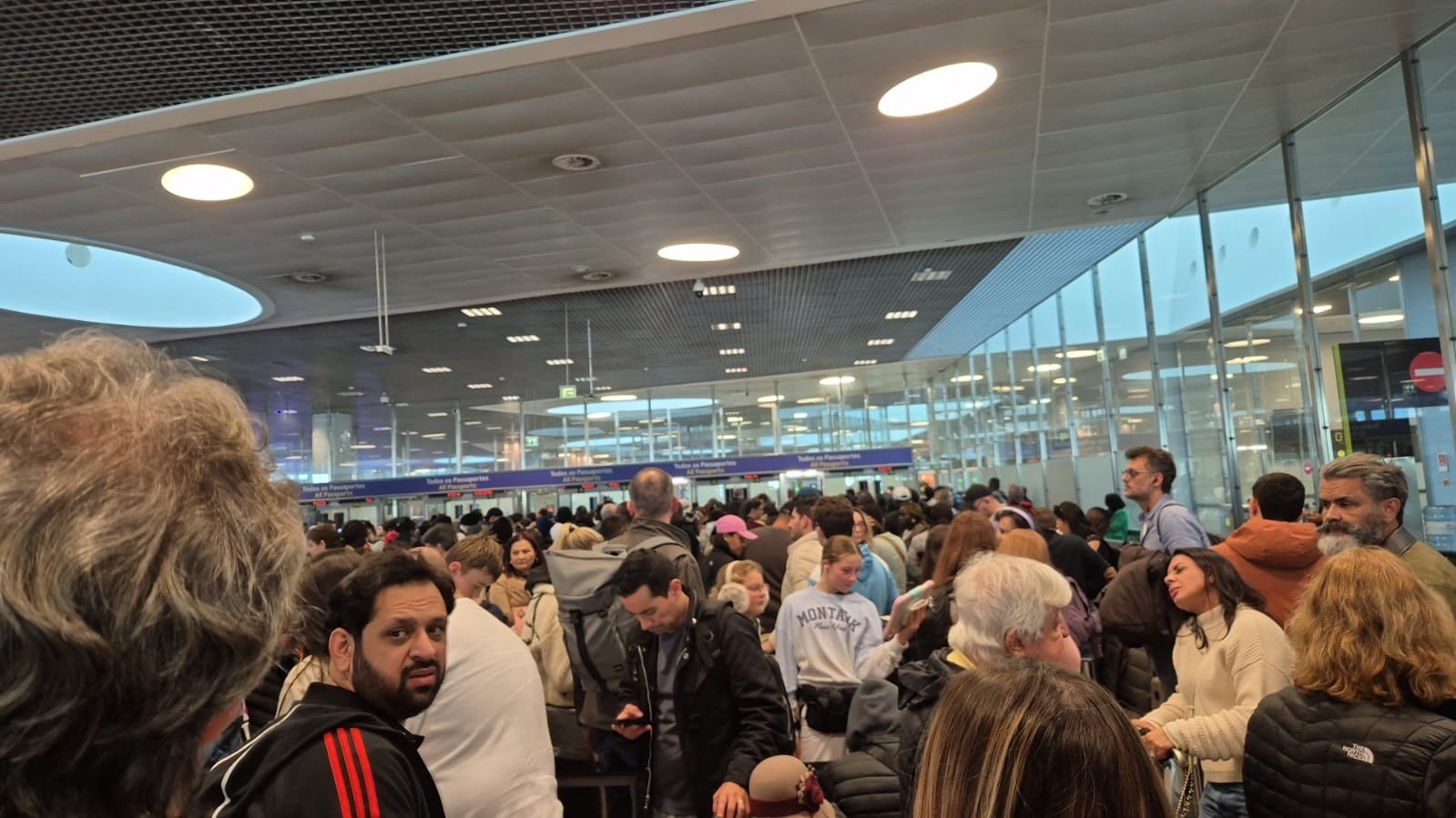Após relatos de longas filas e caos no Aeroporto Humberto