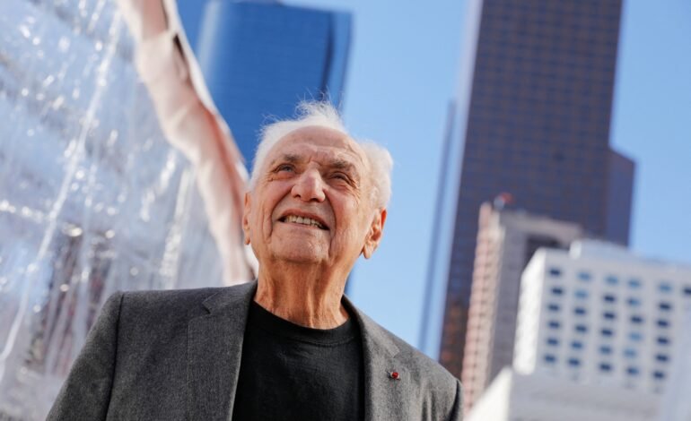 Frank Gehry, arquiteto canadense reconhecido internacionalme