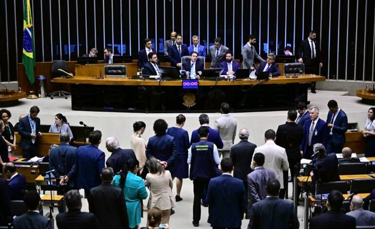 A Comissão Mista de Orçamento (CMO) aprovou nesta