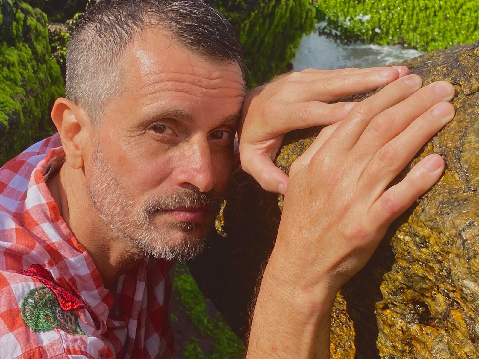 O cantor e compositor Leo Tomassini, vocalista da