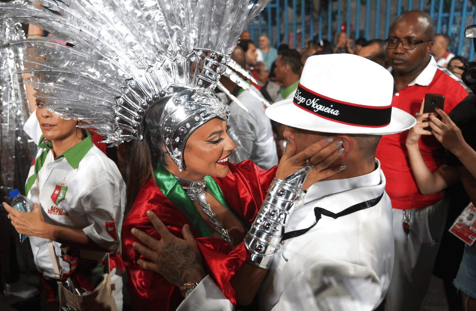 Famosos manifestam apoio a paolla oliveira e diogo nogueira