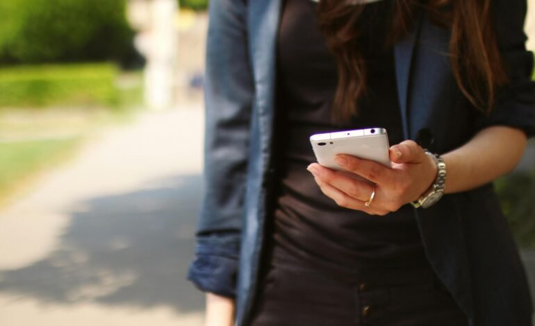 Milhares de usuários que receberam celulares novos neste