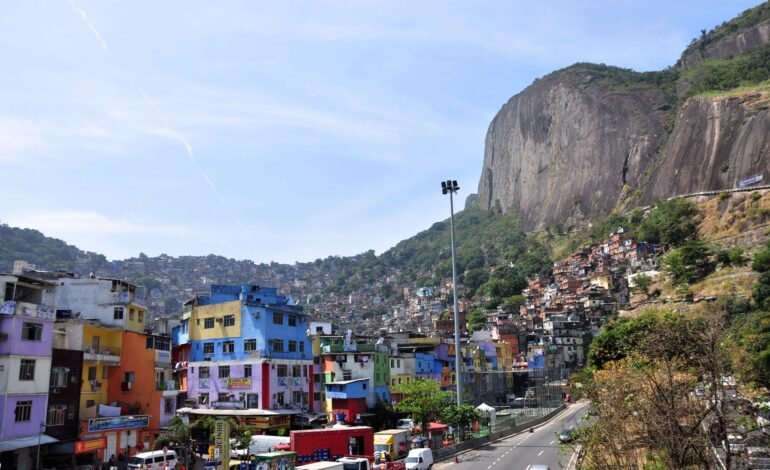 Em 2022, 19% dos moradores de favelas no Brasil, ou