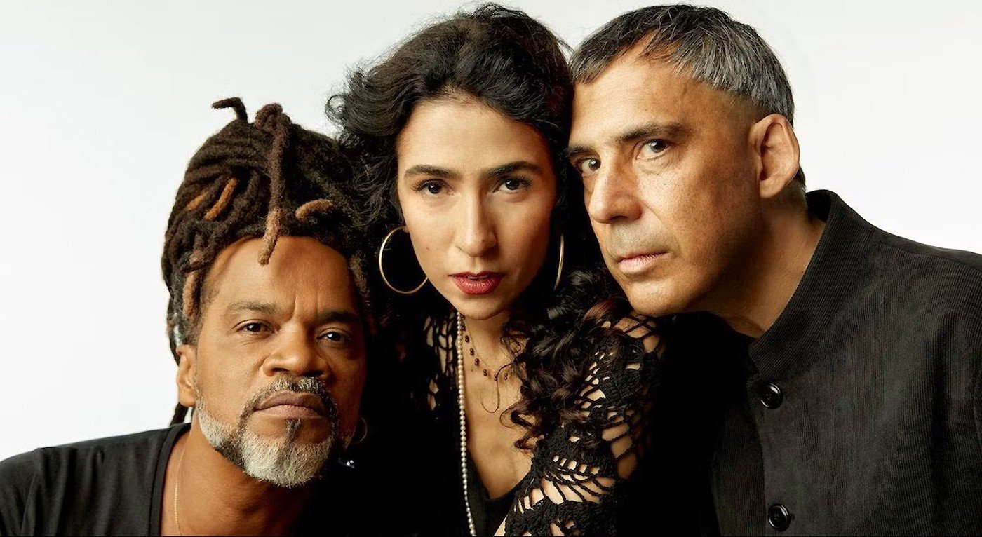 A cantora italiana Laura Pausini lançará no dia