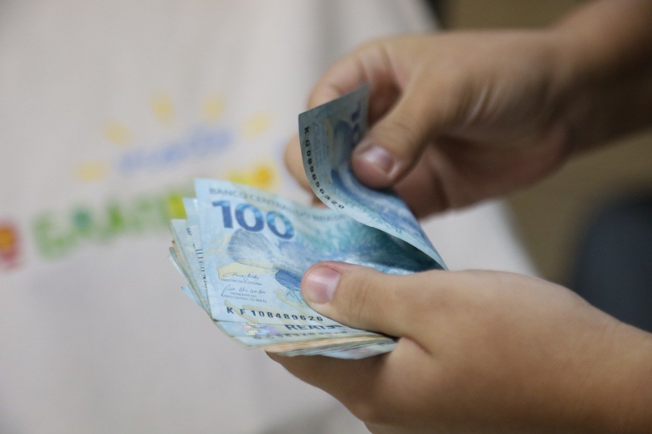 Com a chegada do fim de ano, trabalhadores aguardam o