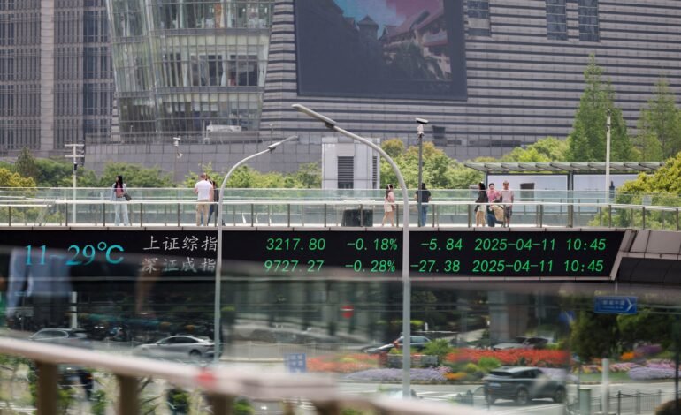 Os mercados financeiros globais recuaram nesta sexta-feira (