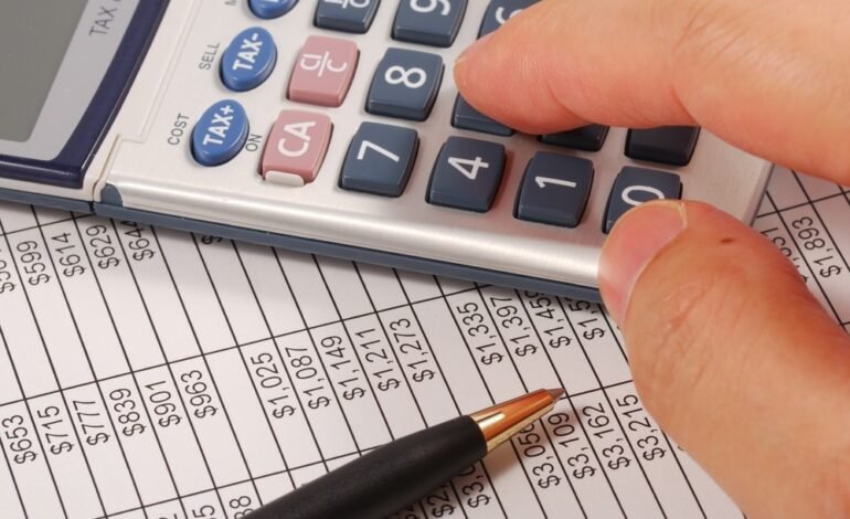 O Banco Central do Brasil deve iniciar cortes