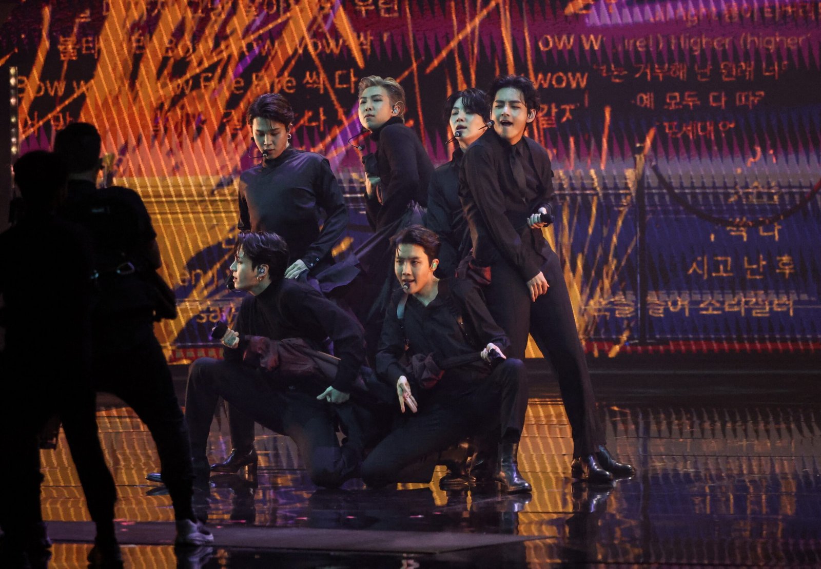 Fãs do BTS disputam ingressos para primeira turnê