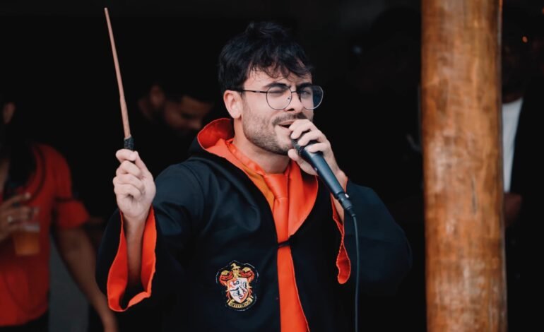 O cantor conhecido como Harry O Bruxo anunciou