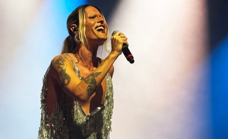 A cantora e compositora Catto apresentou no dia