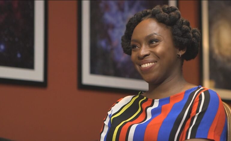 A escritora nigeriana Chimamanda Ngozi Adichie perdeu nesta