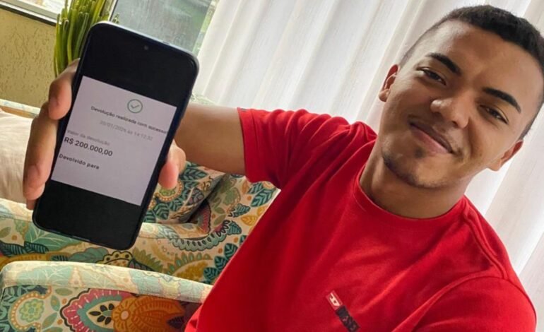 Um estudante de Goiás devolveu R$ 200 mil recebidos por
