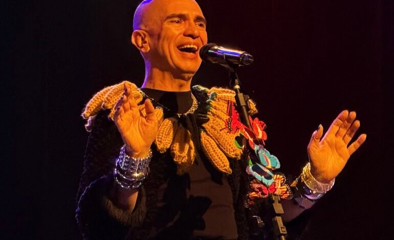 Edson Cordeiro apresentou no Teatro Rival Petrobras, no