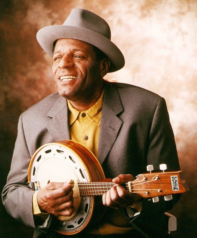 Almirzinho, filho do cantor e compositor Almir Guineto