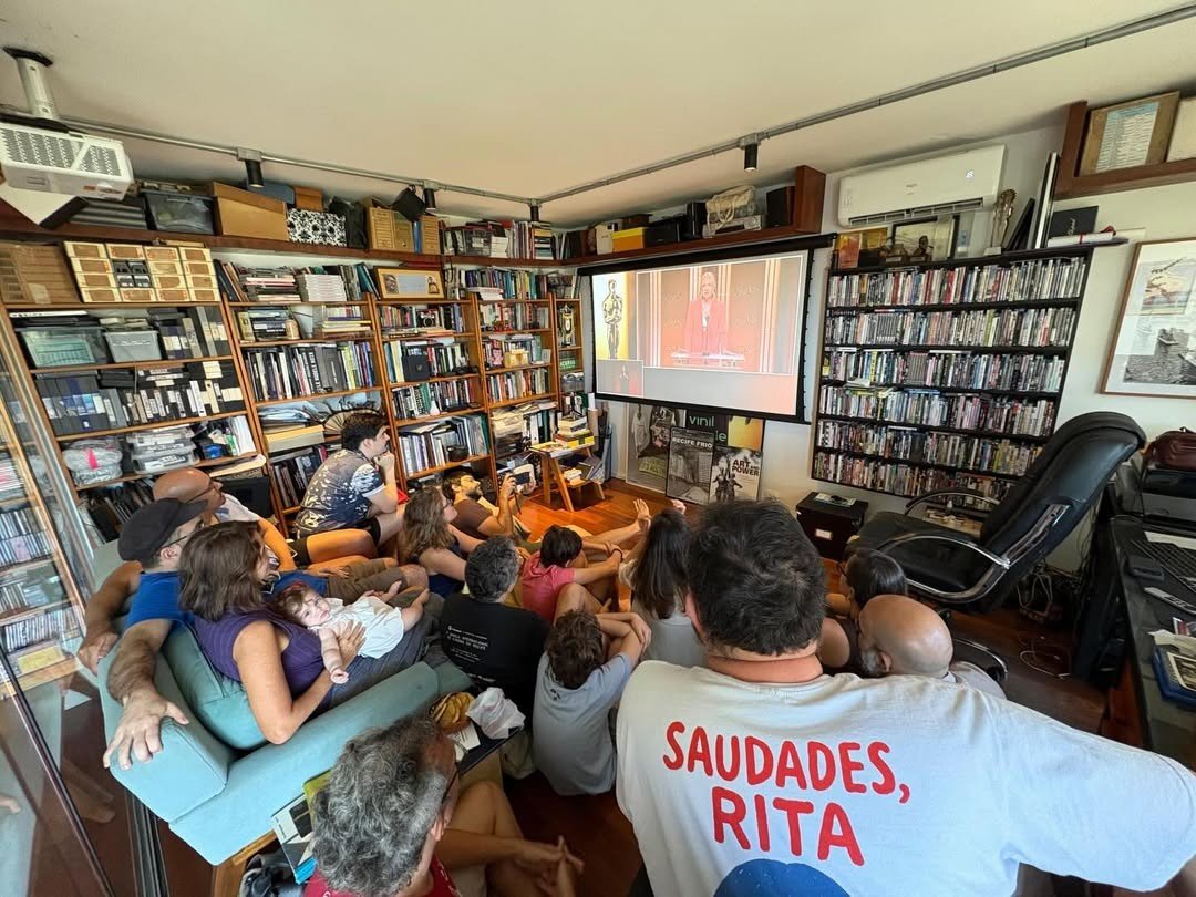 O elenco do filme “O Agente Secreto” comemorou