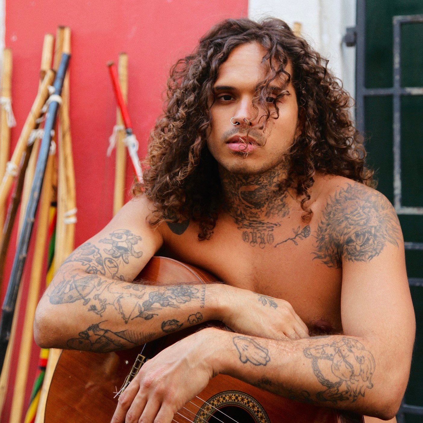 O cantor e compositor Vitão lançou o EP