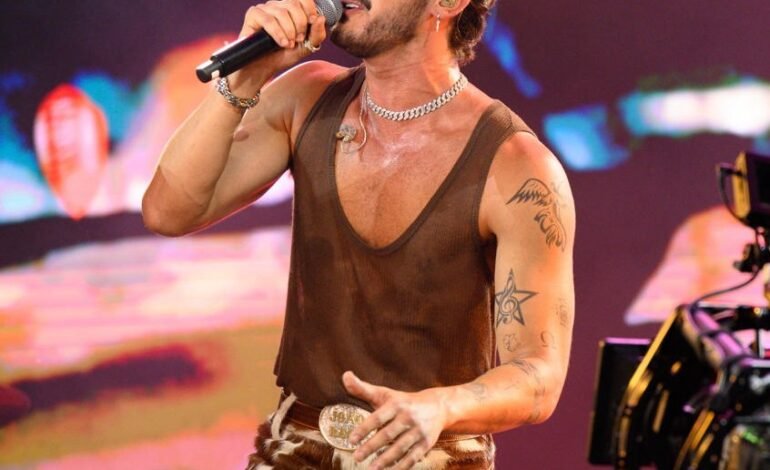 João Raul, personagem interpretado pelo ator Filipe Bragança