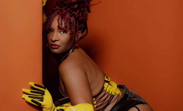 A cantora e compositora baiana Larissa Luz lançou