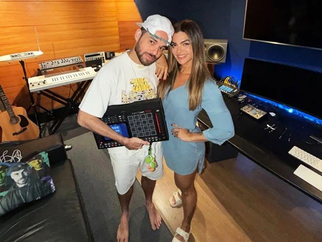 A cantora e compositora Kelly Key gravou um