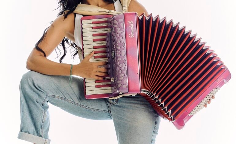 A cantora e sanfoneira paraibana Lucy Alves grava