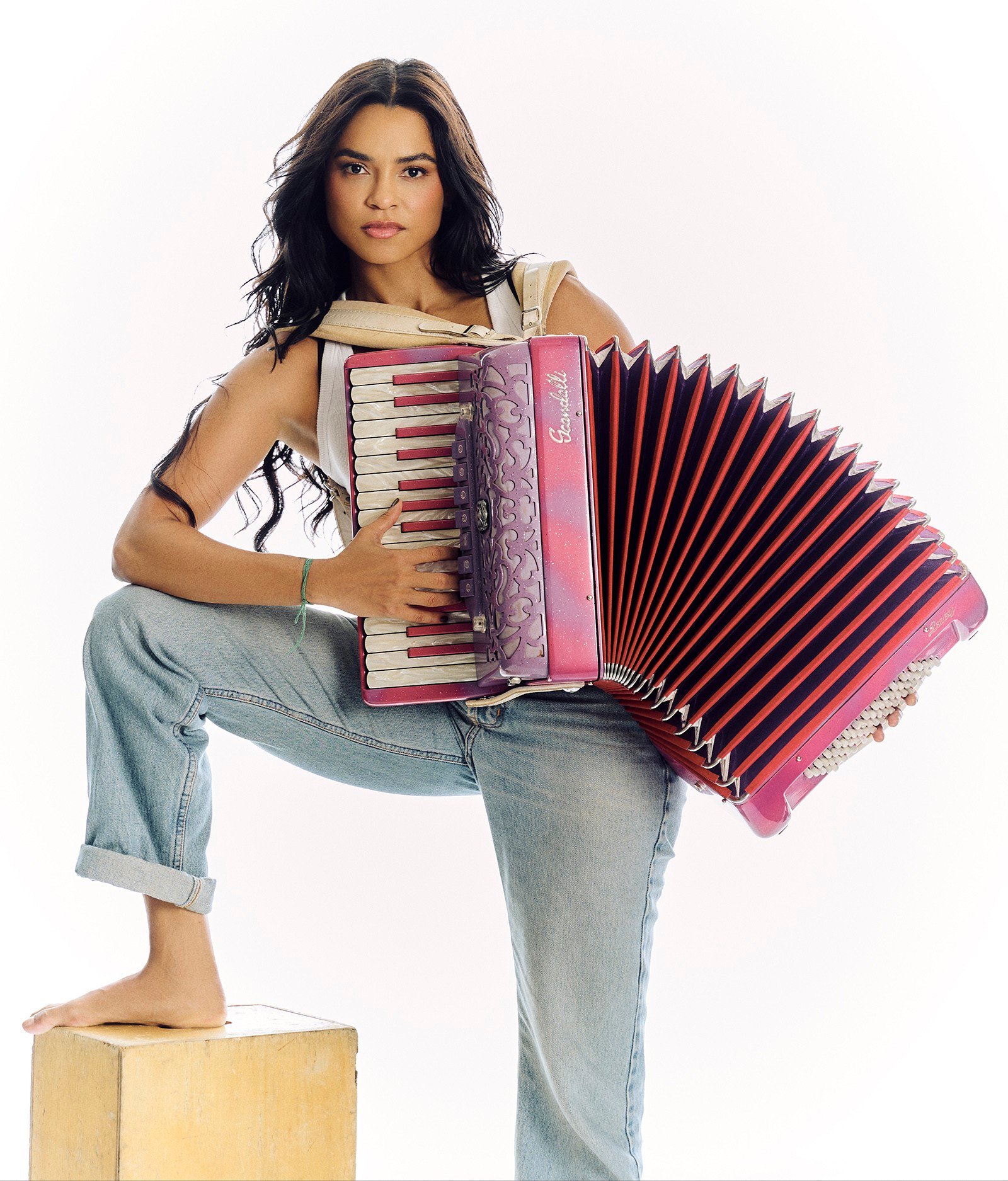 A cantora e sanfoneira paraibana Lucy Alves grava