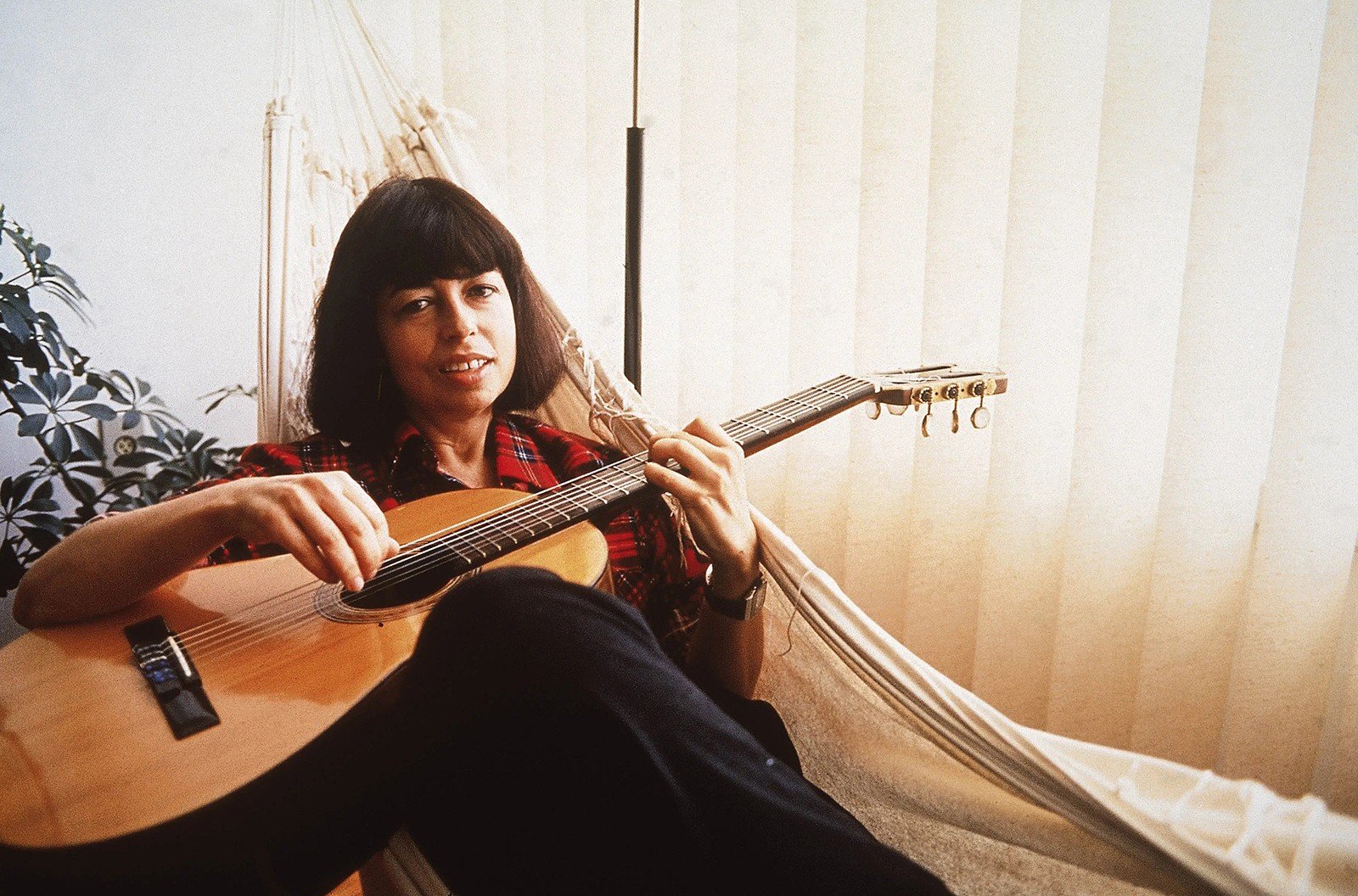 A voz da cantora Nara Leão, uma das referências da