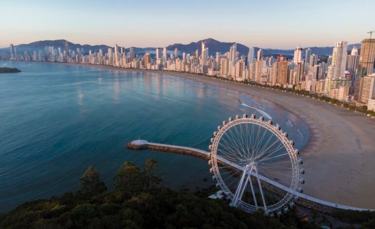 Praia Central de Balneário Camboriú Arquivo PMBC/Divulgação