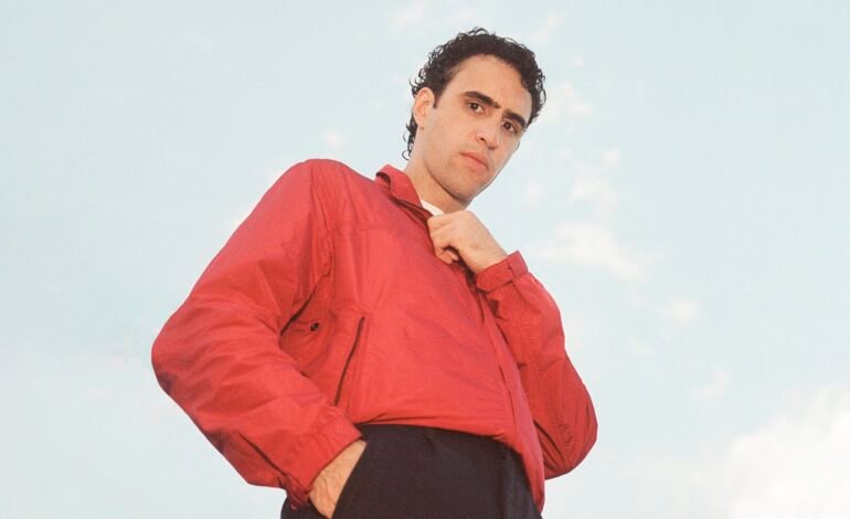 Zeca Veloso estreia em 4 de abril, no