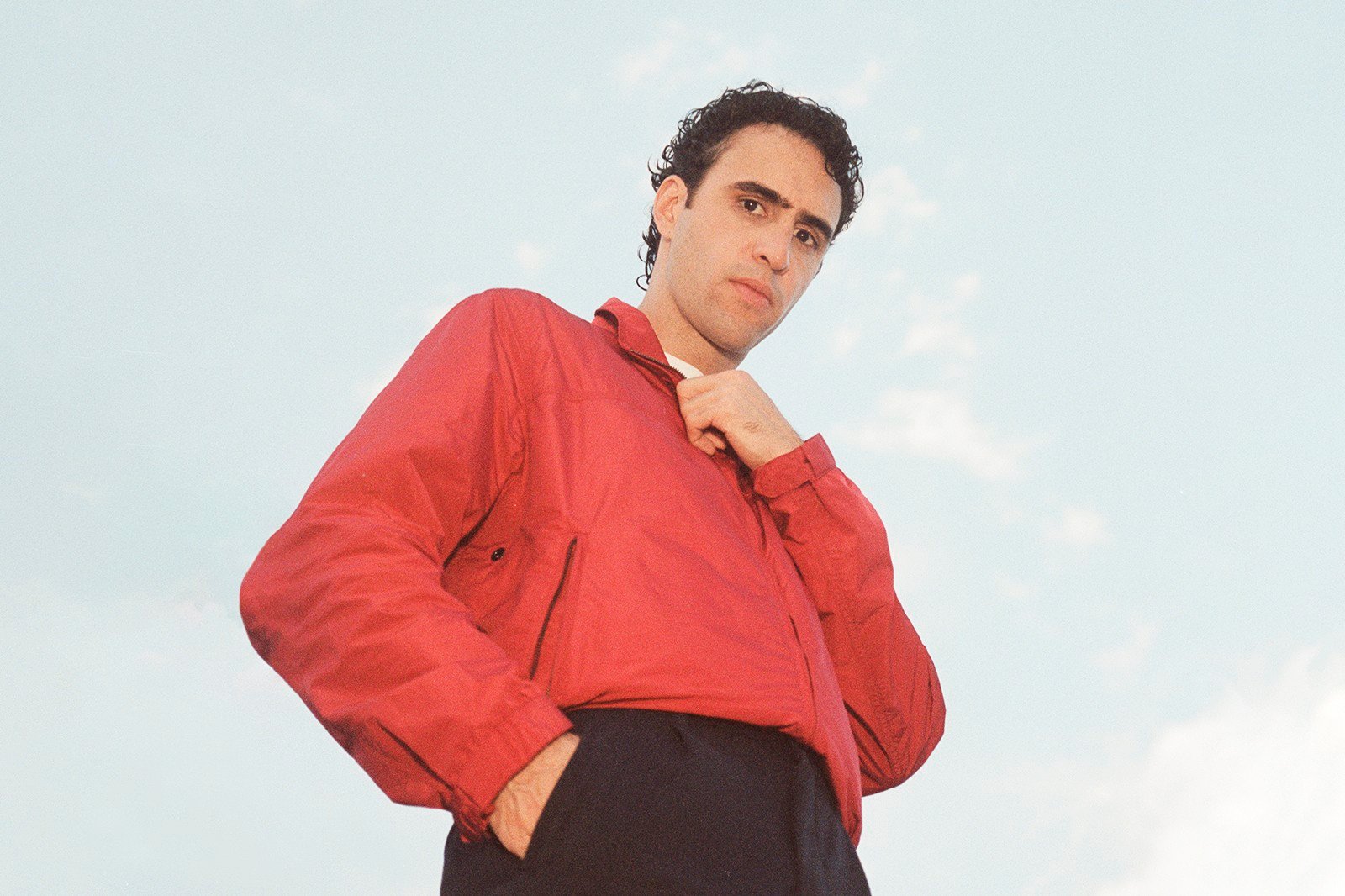 Zeca Veloso estreia em 4 de abril, no