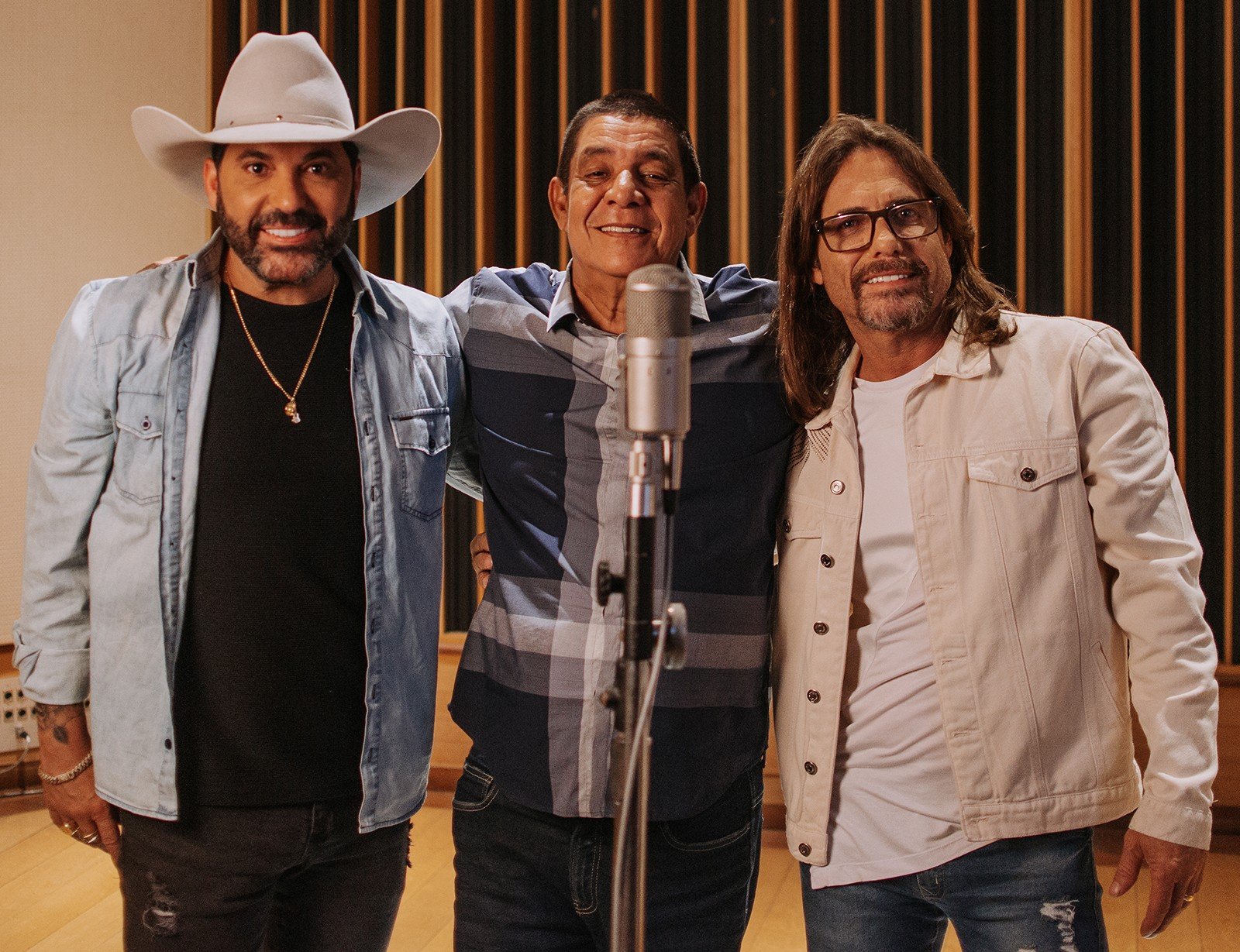 A dupla sertaneja Edson & Hudson lançou nesta quarta-feira (