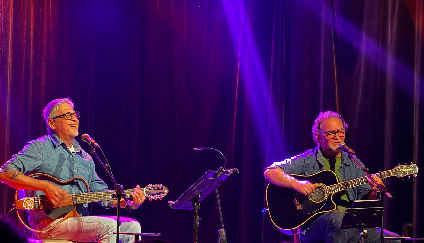 Os cantores Zé Renato e Claudio Nucci se reencontraram no